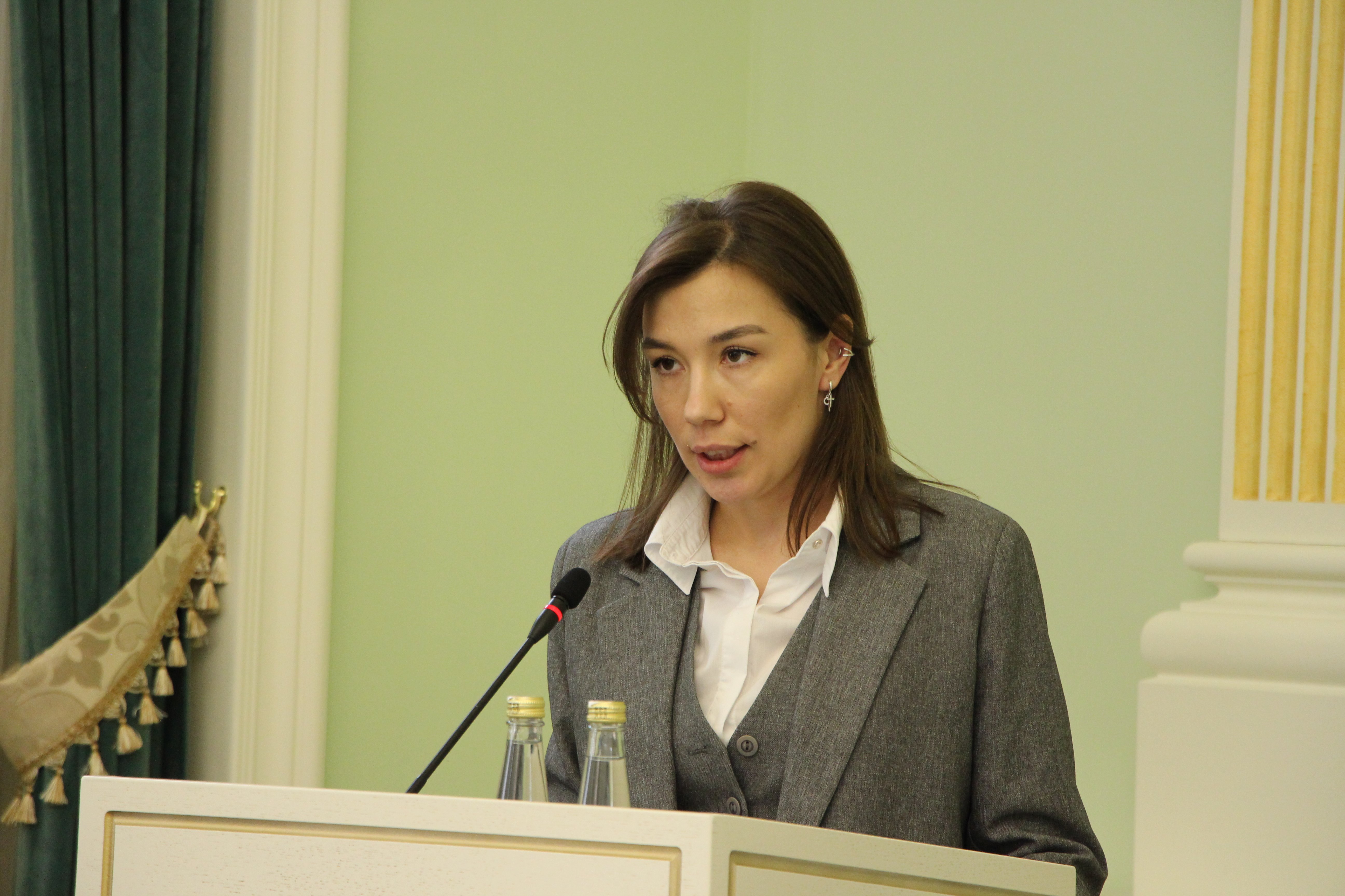 Министр молодежной политики на окружном уровне поделилась опытом взаимодействия с учебными заведениями.