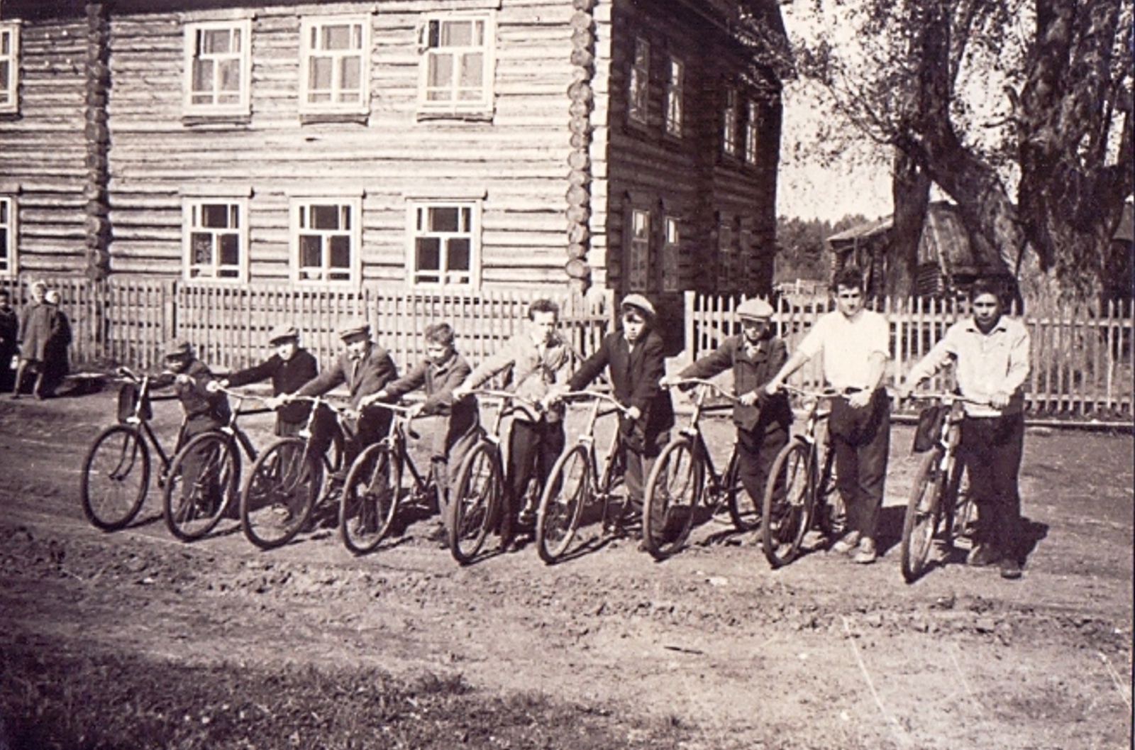 Школьный велопробег. 60-е годы.