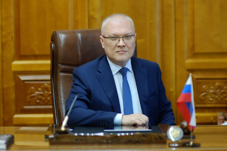 Уважаемые жители Кировской области! Поздравляю вас с одним из главных семейных праздников всех россиян – Днем семьи, любви и верности. Уважаемые жители Кировской области! Поздравляю вас с одним из главных семейных праздников всех россиян – Днем семьи, любви и верности.