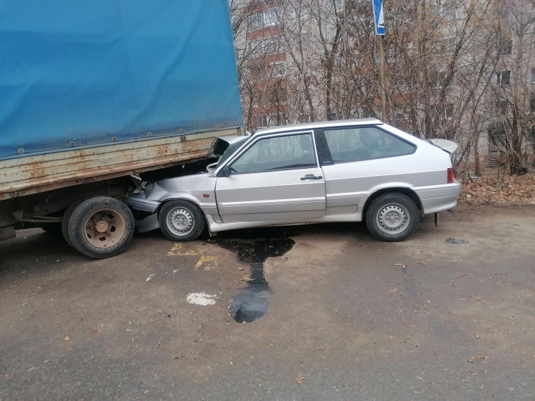 За праздничные и выходные дни на дорогах города Кирово-Чепецка и Кирово-Чепецкого района 6 человек получили травмы, в том числе 2 несовершеннолетних. За праздничные и выходные дни на дорогах города Кирово-Чепецка и Кирово-Чепецкого района 6 человек получили травмы, в том числе 2 несовершеннолетних.